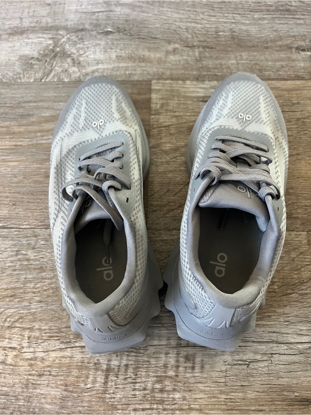ALO Runner Running Sneaker Grey - Picture 7 of 9